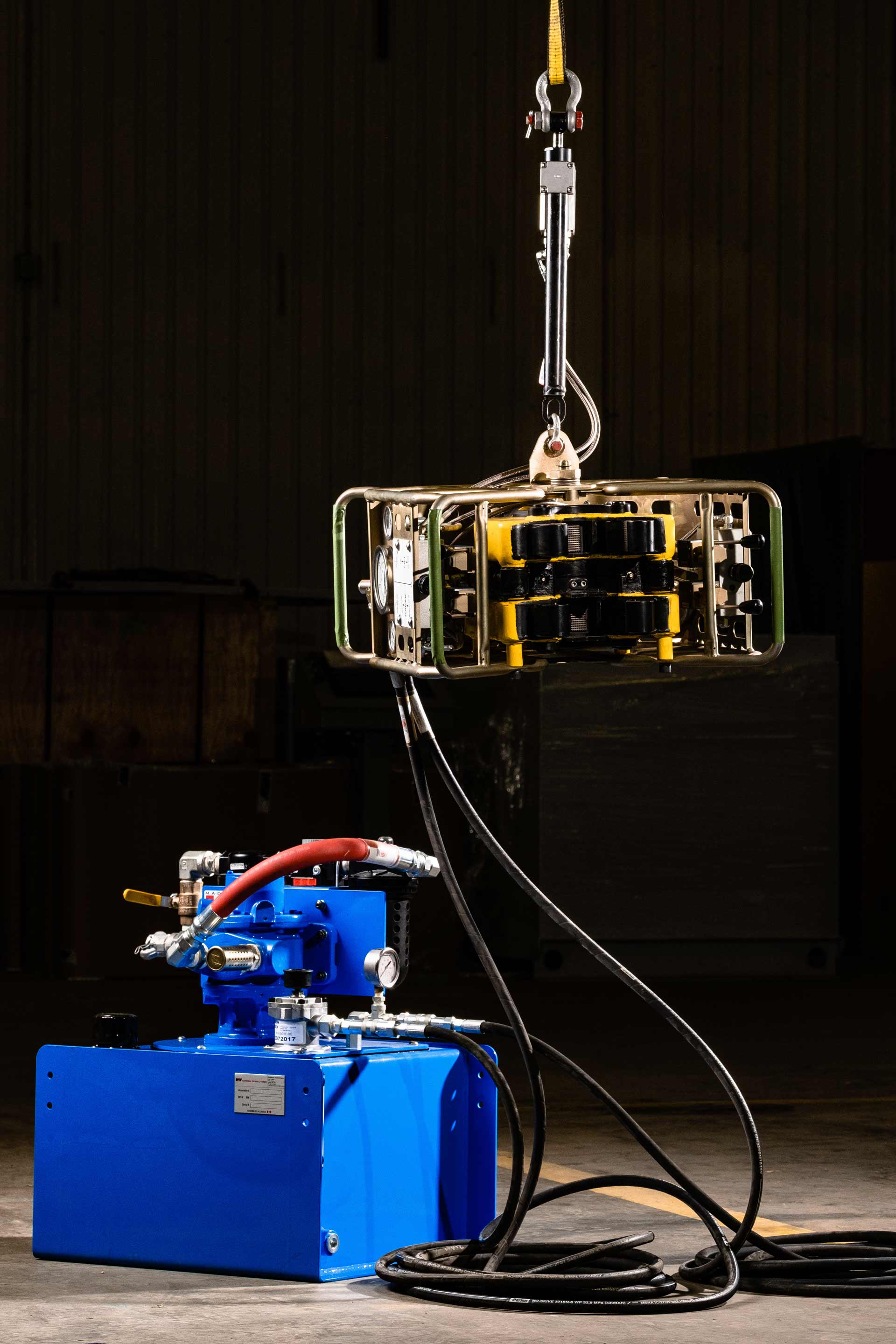 An 8071 Little Jerk II Mini Tong connected to power