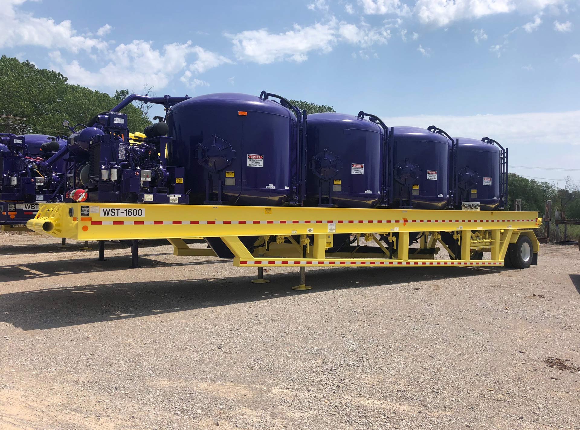 Side view of Wilco Bulk Storage Trailer