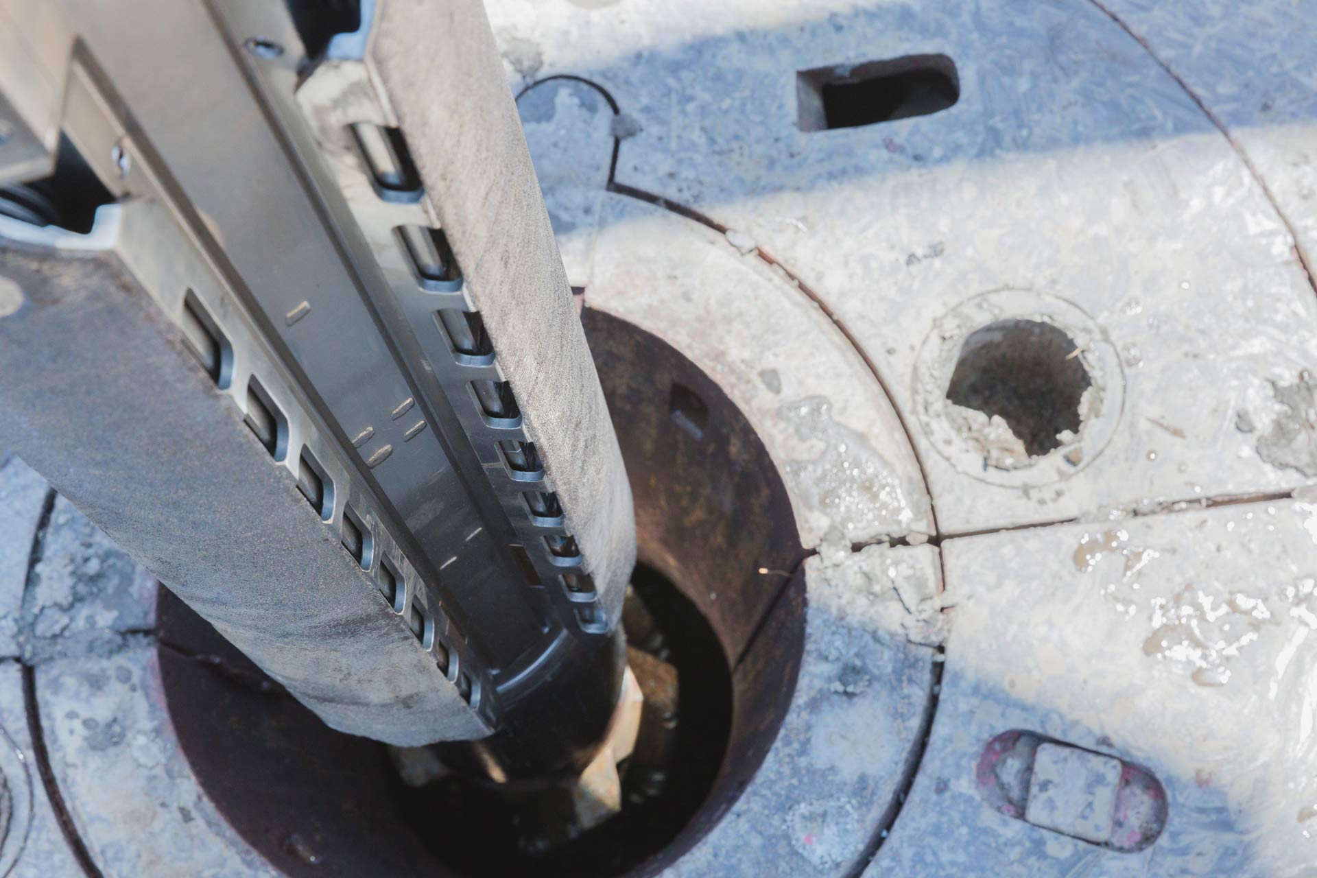 An RSS equipped with a symmetric propagation resistivity tool
