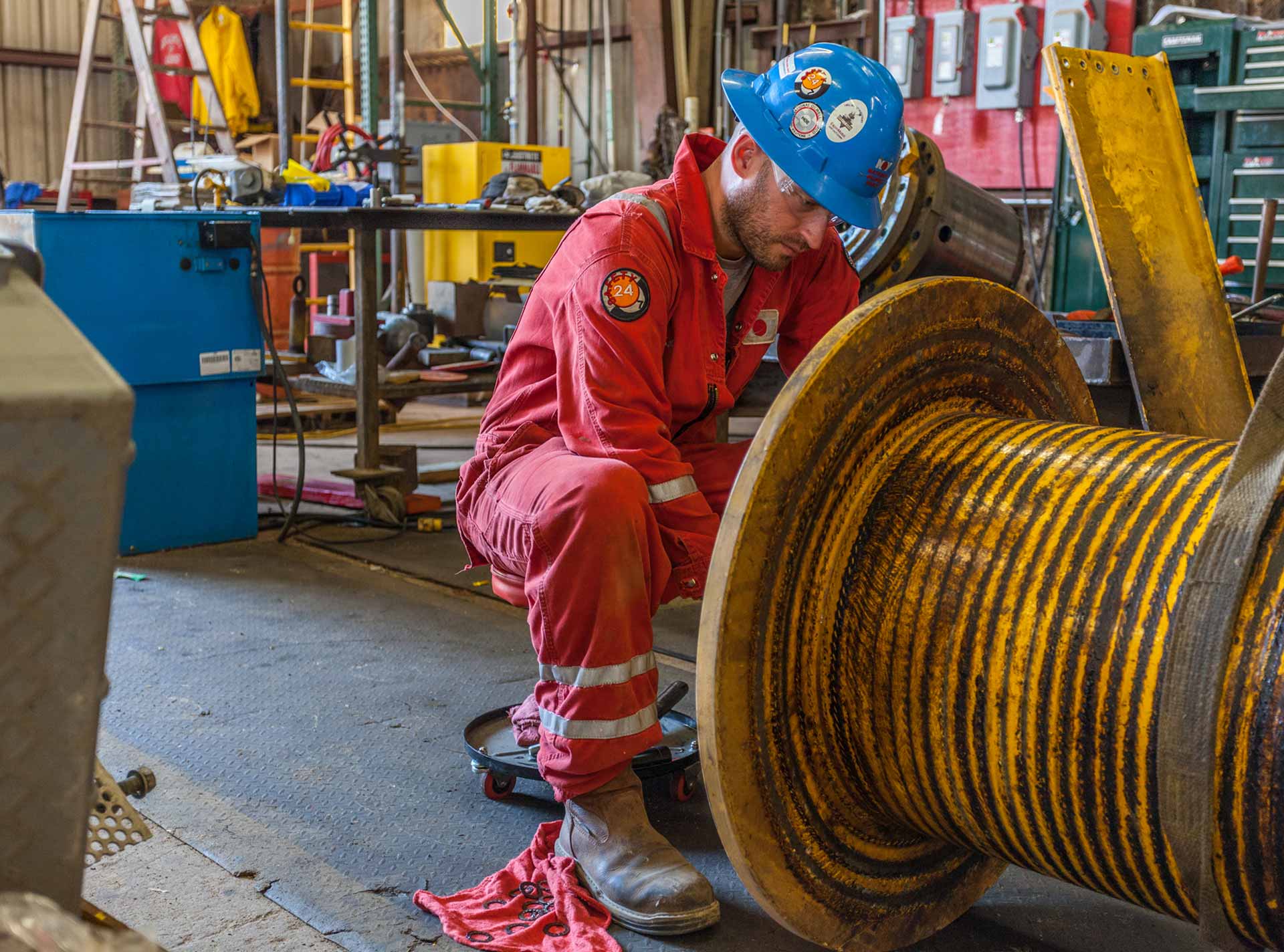 Service and repair of crane winch drum