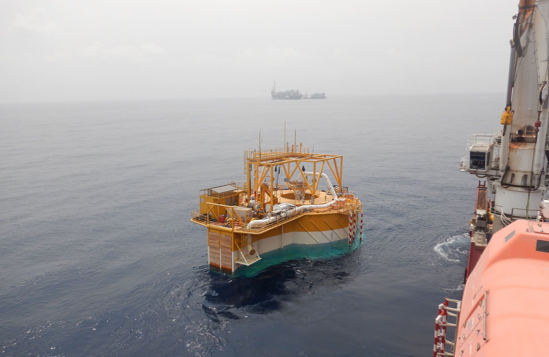 APL buoy turret loading system in Jubilee field in West Africa