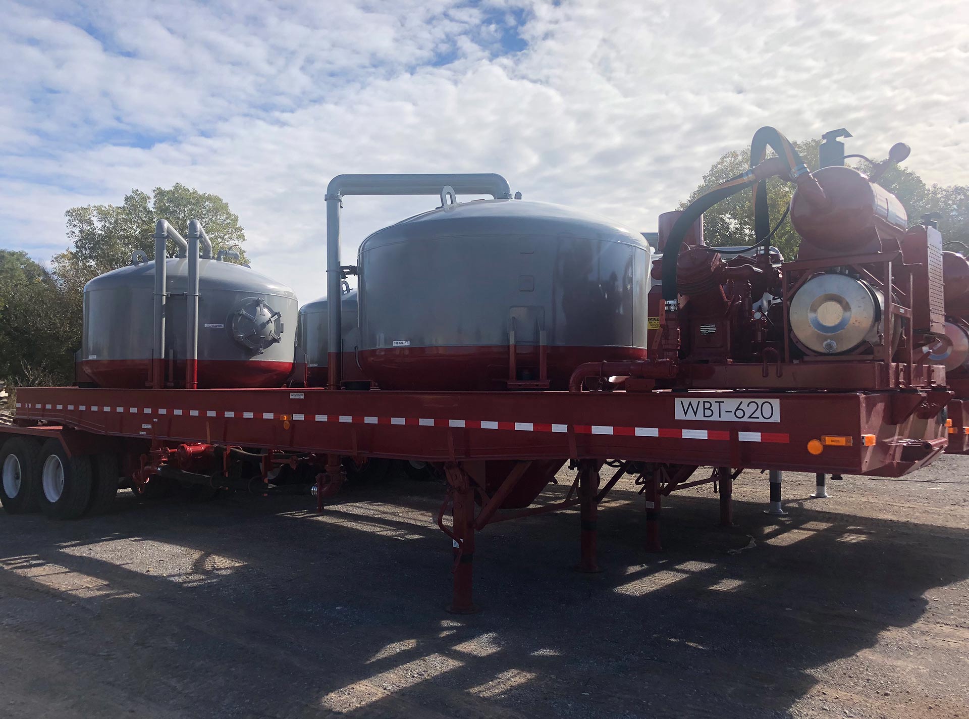 Side image of a Wilco Bulk Transport Trailer outdoors