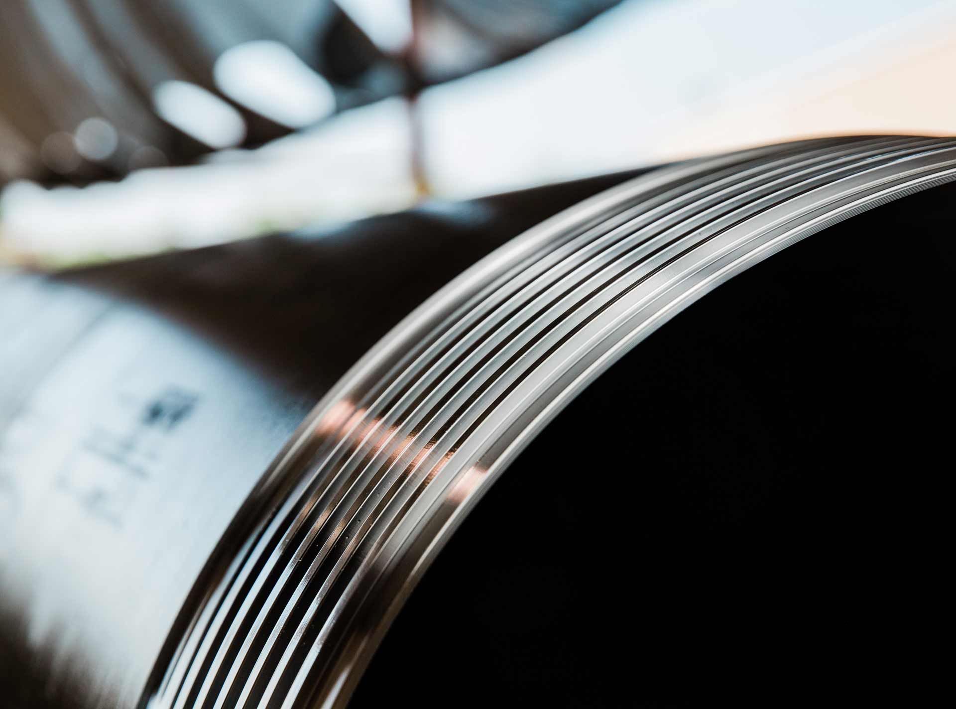 Wide angle detail of threads on XLF high-strength integral connector