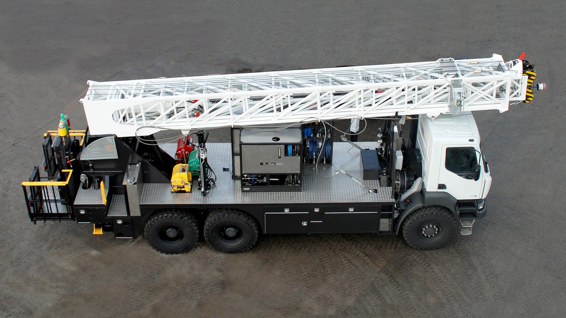 K WINCH 95 ft Truck Mounted Mast