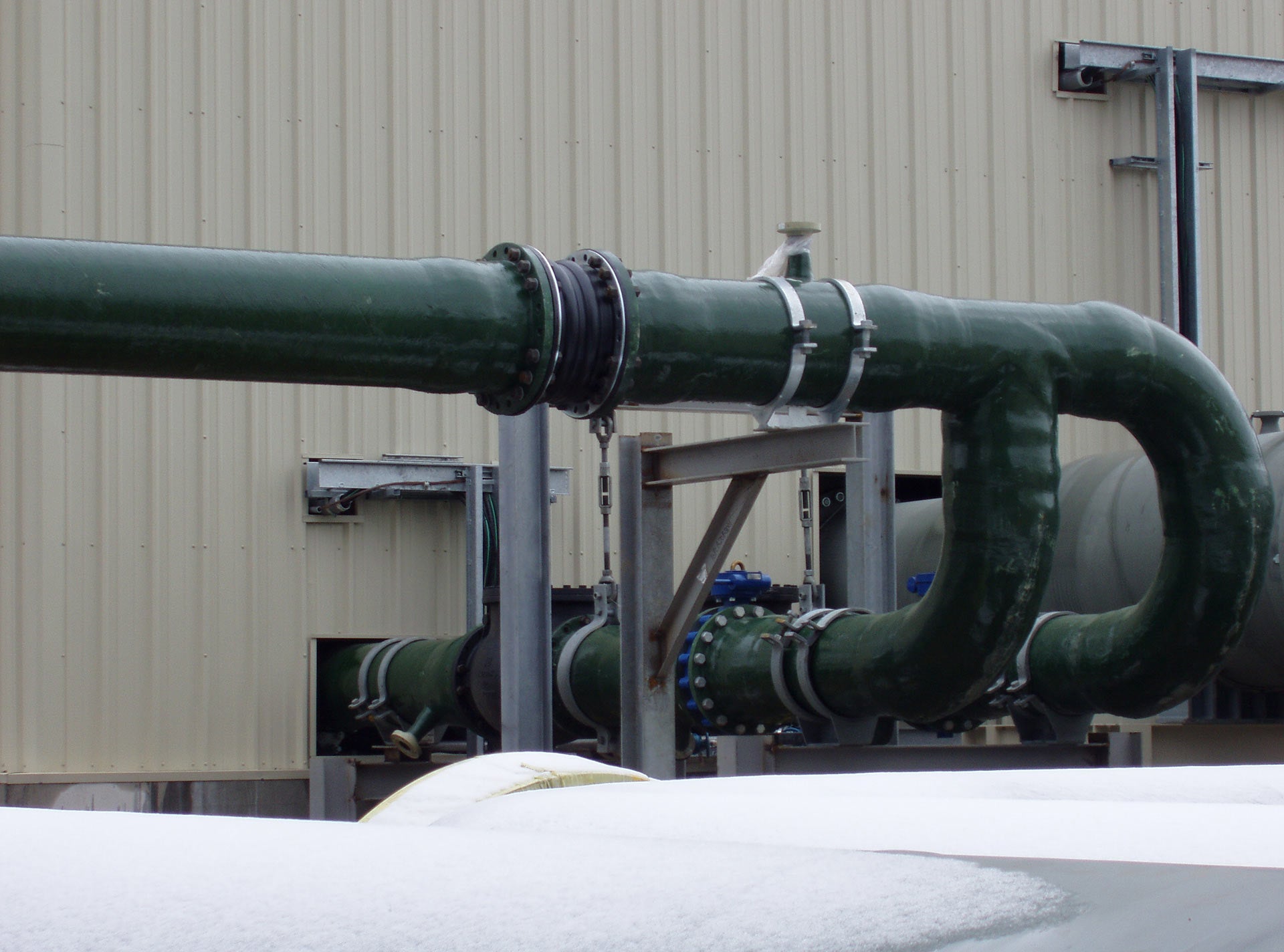 Side view of an assembled F-Chem Fiberglass Pipe